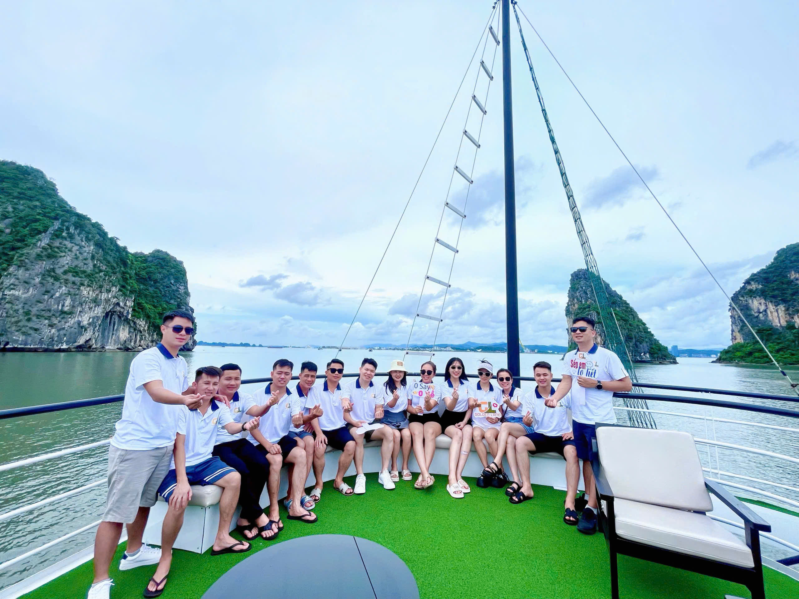 Team Building bãi biển của Công ty BĐS Golden Land